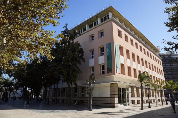 Vista exterior de la Delegación del Gobierno de la Junta en Cádiz.