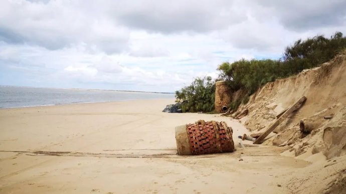 Colector de El Portil dañado por los temporales.