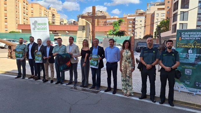 Autoridades participantes en la presentación de la I Carrera Solidaria Virgen del Pilar.