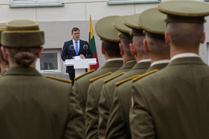 Archivo - July 4, 2024, Vilnius, Lithuania: Lithuanian Defense Minister Laurynas Kasciunas, speaks during the ceremony. A solemn ceremony of  lieutenant ranks conferring on graduates of the Lithuanian Military Academy was held in Vilnius on the square in 