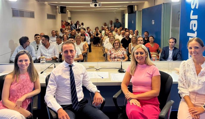 El presidente del PP Mallorca, Llorenç Galmés, y la secretaria insular, Raquel Sánchez, en la Junta directiva insular