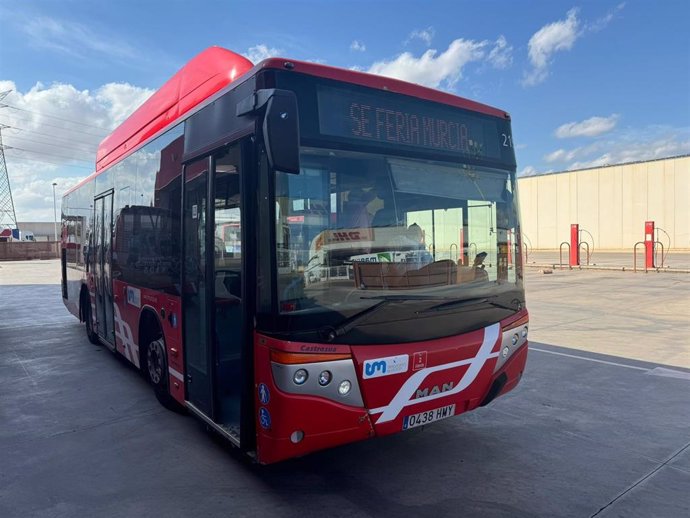 Línea temporal y extraordinaria de autobús de transporte urbano desde Ronda Norte hasta el recinto de La Fica con motivo de la Feria de Murcia