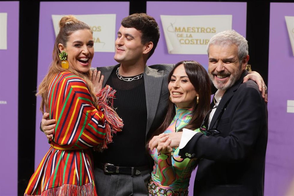 Archivo - Raquel Sánchez Silva, Palomo Spain, María Escoté y Lorenzo Caprile posan en photocall durante la presentación de la quinta temporada de Maestros de la Costura.