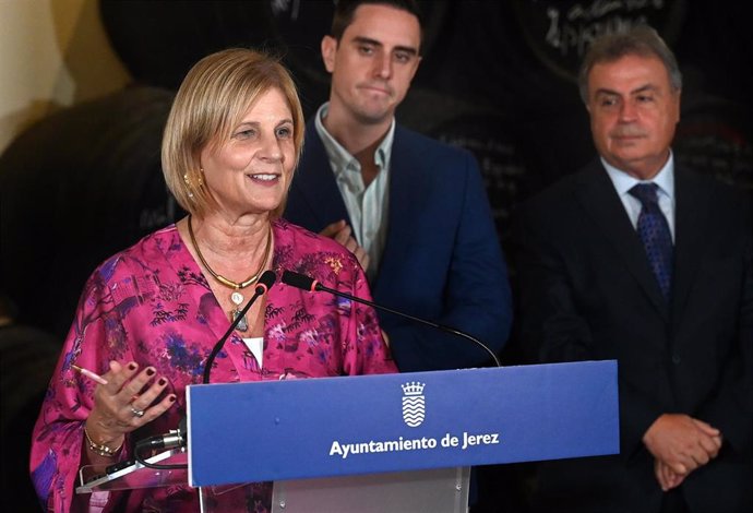 La alcaldesa de Jerez de la Frontera (Cádiz), María José García-Pelayo, en rueda de prensa.