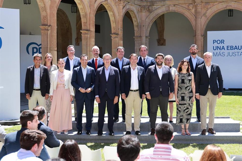 Archivo - Foto de familia de los asistentes a una reunión para abordar la EBAU única, a 1 de julio de 2024, en Salamanca, Castilla y León (España). Las comunidades autónomas del Partido Popular han mantenido un encuentro para abordar la cuestión de la E