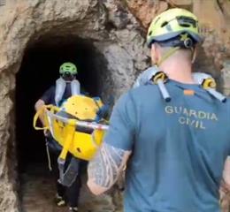 Efectivos de la Guardia Civil, durante el operativo.