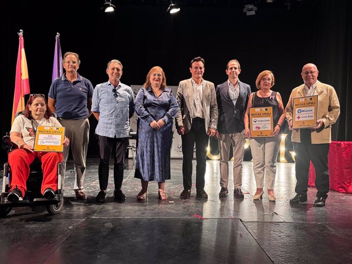 El alcalde de Jaén, Agustín González, ha participado en la segunda edición de las Jornadas de Puertas Abiertas de la Universidad Popular Municipal.