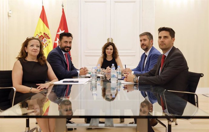 El portavoz del PP en la Asamblea de Madrid, Carlos Díaz-Pache, se reúne con la presidenta de la Comunidad de Madrid, Isabel Díaz Ayuso.