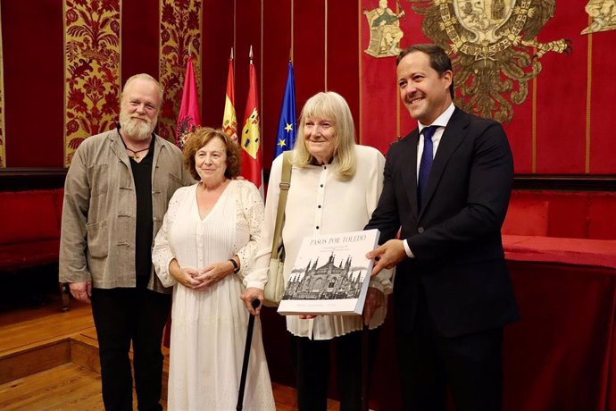 El alcalde de Toledo, Carlos Velázquez, propondrá a Renata Takkenberg como Hija Adoptiva de la Ciudad de Toledo