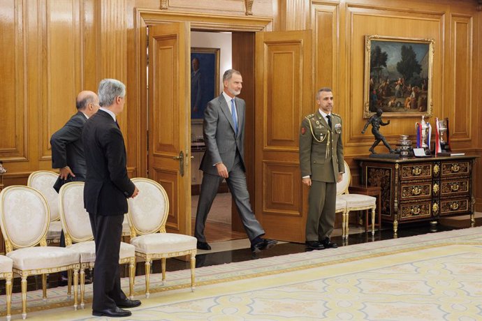 Archivo - El Rey Felipe VI a su llegada a recibir en audiencia a la representación de la Fundación Fernando Núñez, en el  Palacio de la Zarzuela, a 18 de julio de 2024, en Madrid (España). El encuentro ha tenido lugar con motivo de la conmemoración del 85