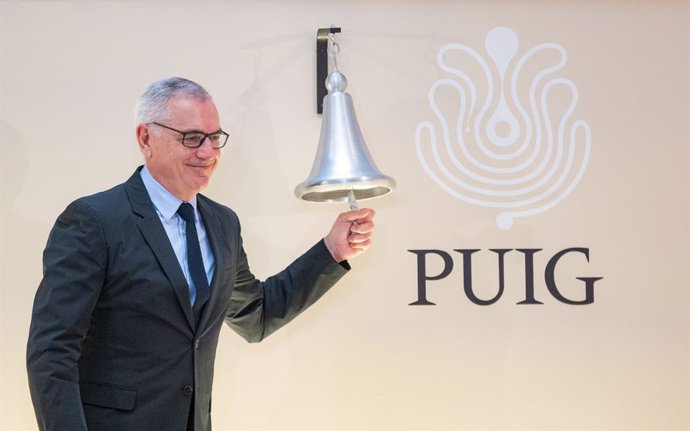 Archivo - El presidente y consejero delegado de Puig, Marc Puig, durante el toque de campana de la empresa Puig en su salida a Bolsa, en la Bolsa de Barcelona, a 3 de mayo de 2024, en Barcelona, Catalunya (España).  La compañía catalana de perfumería, cos