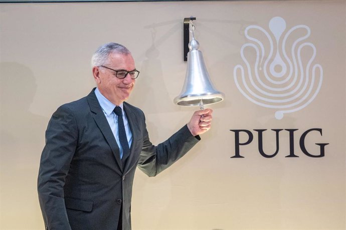 Archivo - El presidente y consejero delegado de Puig, Marc Puig, durante el toque de campana de la empresa Puig en su salida a Bolsa, en la Bolsa de Barcelona, a 3 de mayo de 2024, en Barcelona, Catalunya (España).  