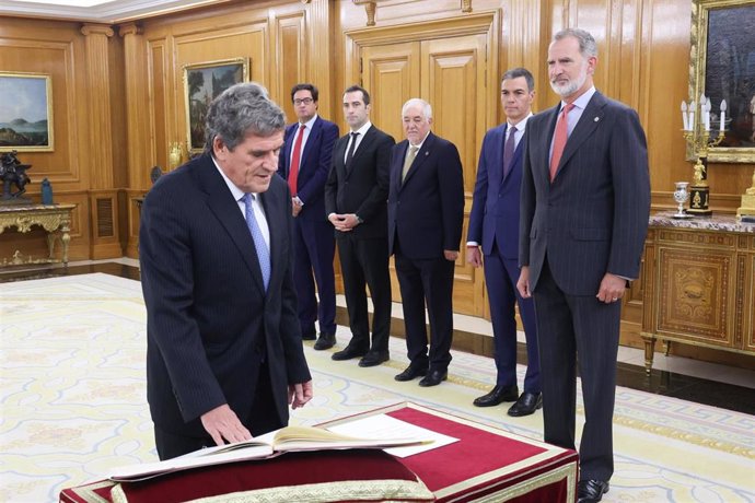 El Rey preside, en el Palacio de la Zarzuela, el acto de promesa del nuevo gobernador del Banco de España, José Luis Escrivá Belmonte, y del nuevo ministro para la Transformación Digital y de la Función Pública, Óscar López. A 6 de septiembre de 2024.