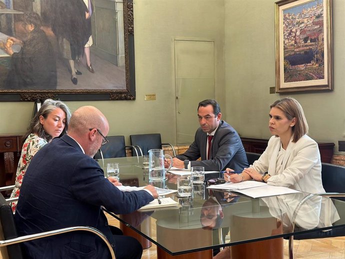 La presidenta de la Federación de Municipios de Madrid y alcaldesa de Alcalá de Henares, Judith ha mantenido esta mañana un encuentro con el delegado del Gobierno de España en Madrid, Francisco Martín.