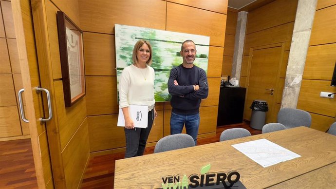 El alcalde de Siero, Ángel García, y la portavoz del equipo de gobierno, Eva Iglesias.