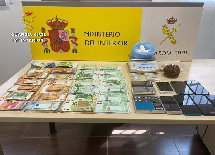 Parte de la droga y de los efectos incautados en el marco de la operación 'Aledus'