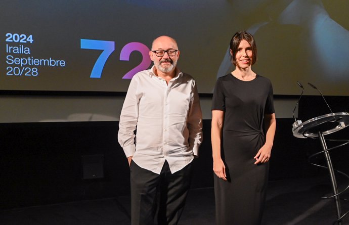 El director del festival Internacional de Cine Donostia-San Sebastián, José Luis Rebordinos, y la integrante del comité de Dirección del Festival Internacional de Cine de Donostia-San Sebastián, Ruth Pérez de Anucita, durante la presentación oficial de 