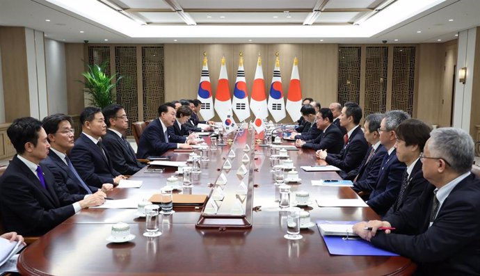 Reunión entre el presidente de Corea del Sur, Yoon Suk Yeol, y el primer ministro de Japón, Fumio Kishida