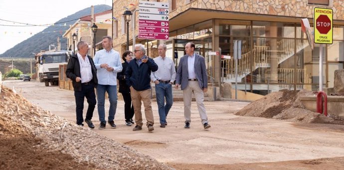 El consejero de Agricultura, Ganadería y Alimentación del Gobierno de Aragón, Javier Rincón, visita las localides turolenses de Báguena y Burbáguena.