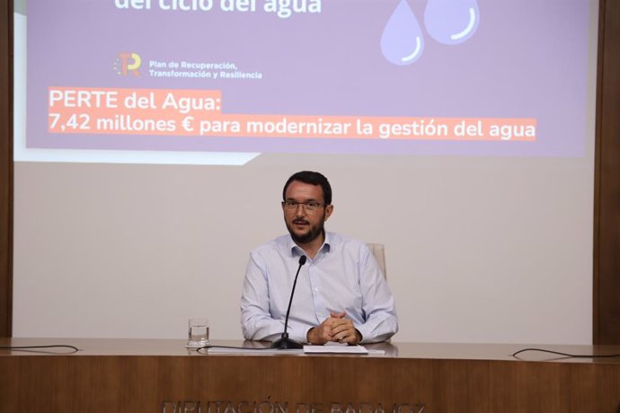 El diputado de Promedio de la Diputación de Badajoz, Francisco Buenavista, hace balance del primer año de legislatura de dicho consorcio.