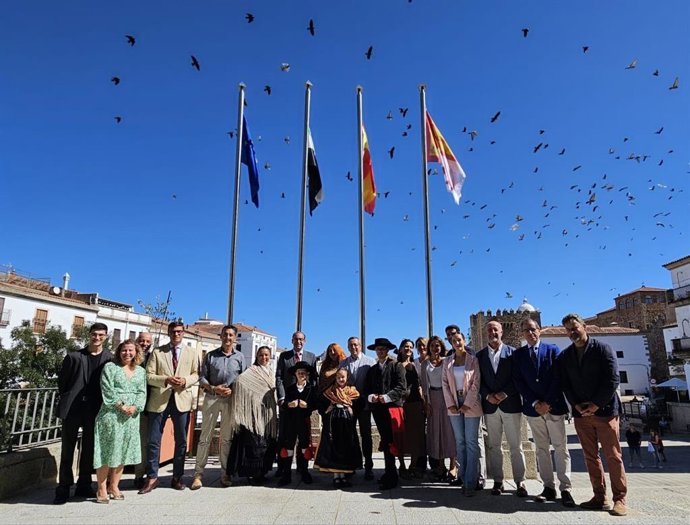 Corporación municipal de Cáceres en la celebración del Día de Extremadura