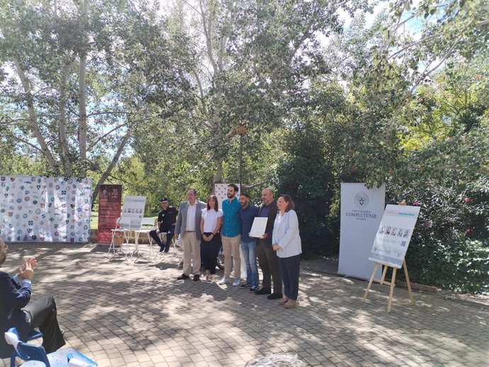 Representantes del Colegio Mayor Mendel reciben un premio de la UCM por su lucha contra las novatadas