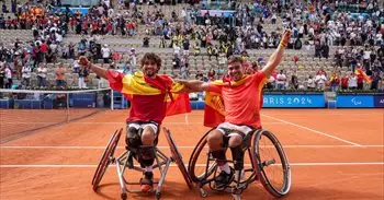 Martín de la Puente y Dani Caverzaschi ganan un bronce histórico en el tenis en silla