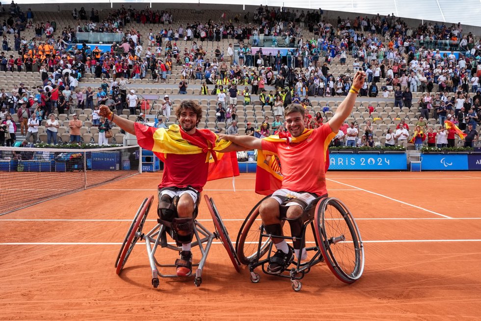 El dobles español compuesto por Martín de la Puente y Daniel Caverzaschi consiguen el bronce frente a los franceses Frederic Cataneo y Stephane Houdet en Paris 2024