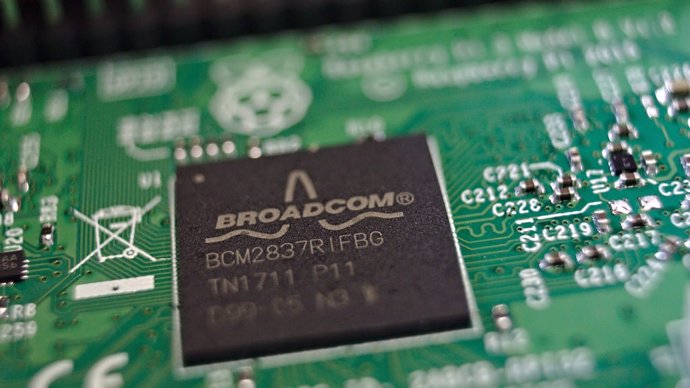 Archivo - Chip de Broadcom.