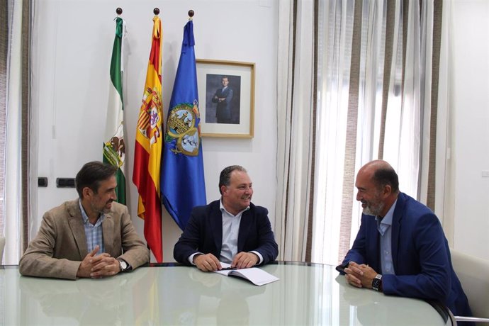 El presidente de la Diputación de Huelva, David Toscano; el presidente de la SAMPSPGS, Rafael Martínez Nogueras;  y el presidente del Comité Organizador, Manuel García De Vega.