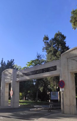 Entrada al recinto del Hospital Universitario de Jaén.