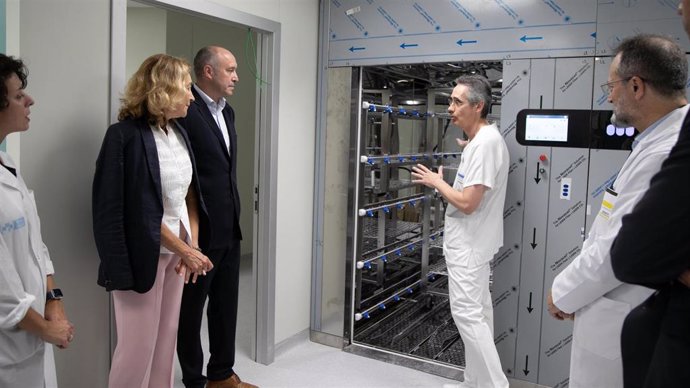 María Martín visita las obras de la nueva Central de Esterilización del Hospital Universitario San Pedro