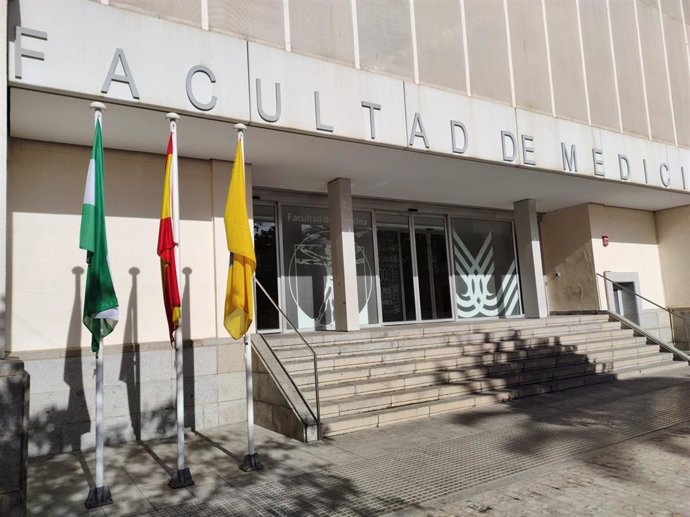 Fachada de la Facultad de Medicina de la Universidad de Cádiz.