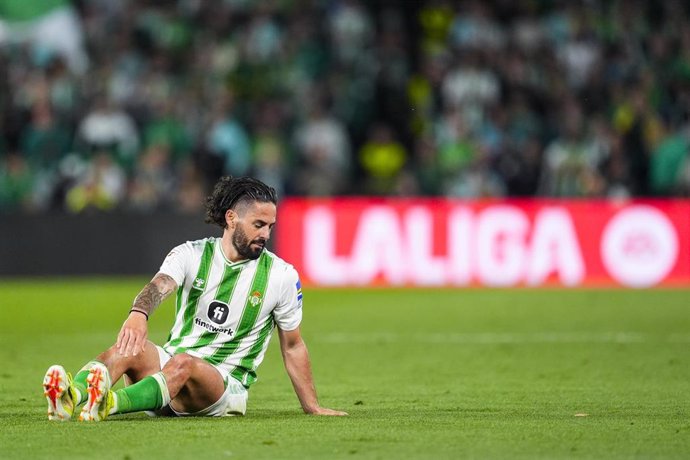 Archivo - Francisco 'Isco' Alarcon of Real Betis looks on during the Spanish league, La Liga EA Sports, football match played between Real Betis and Sevilla FC at Benito Villamarin stadium on April 28, 2024, in Sevilla, Spain.