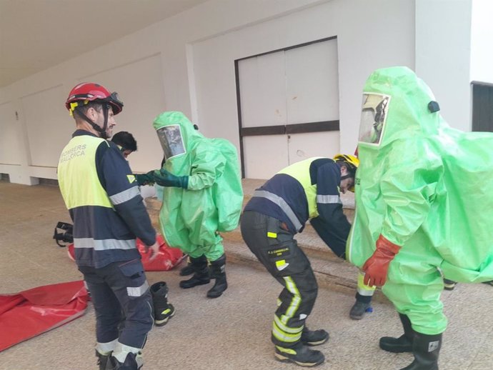 Bomberos de Mallorca actúa en una fuga de cloro en una piscina