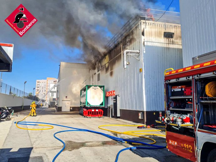 Incendio en la fábrica de Chocolates Valor en La Vila Joiosa (Alicante)