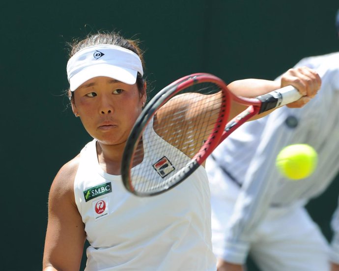 Archivo - Yui Kamiji of Japan in action against Diede De Groot of Netherlands, Ladies Wheelchair Final of the final of the 2022 Wimbledon Championships, Grand Slam tennis tournament on July 9, 2022 at All England Lawn Tennis Club in Wimbledon near London,