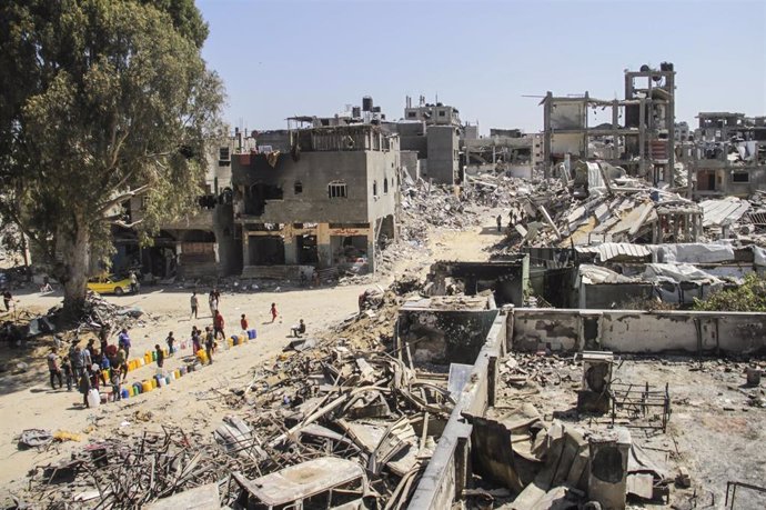 Archivo - Vista de una escuela destruida por el Ejército israelí, en el campo de refugiados de Yabalia, en el norte de la Franja de Gaza