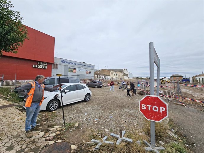 Cierra temporalmente el aparcamiento provisional de la estación de tren de Calahorra por obras de saneo