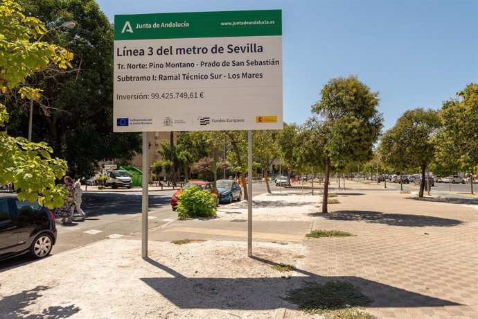 Obras de construcción de la línea 3 del Metro de Sevilla en el barrio de Pino Montano