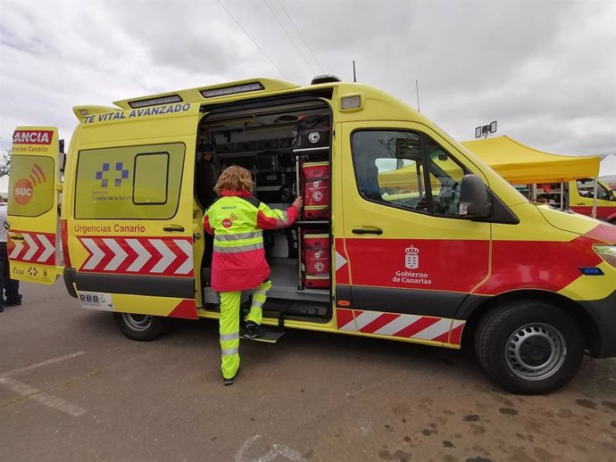 Archivo - Ambulancia del Servicio de Urgencias Canario (SUC)