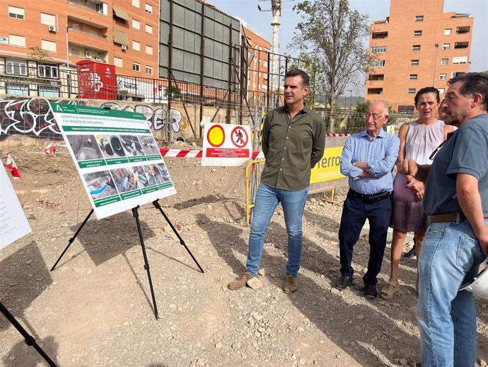 El consejero de Agricultura, Pesca, Agua y Desarrollo Rural, Ramón Fernández Pacheco, ha visitado este sábado las obras.