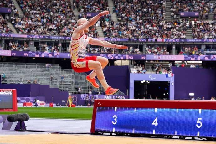 Iván Cano durante la final de longitud F13 de Paris 2024