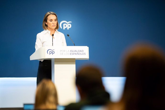 Archivo - La secretaria general del Partido Popular, Cuca Gamarra, durante una rueda de prensa tras una reunión urgente del Comité de Dirección del Partido Popular, a 10 de noviembre de 2023, en Madrid (España).