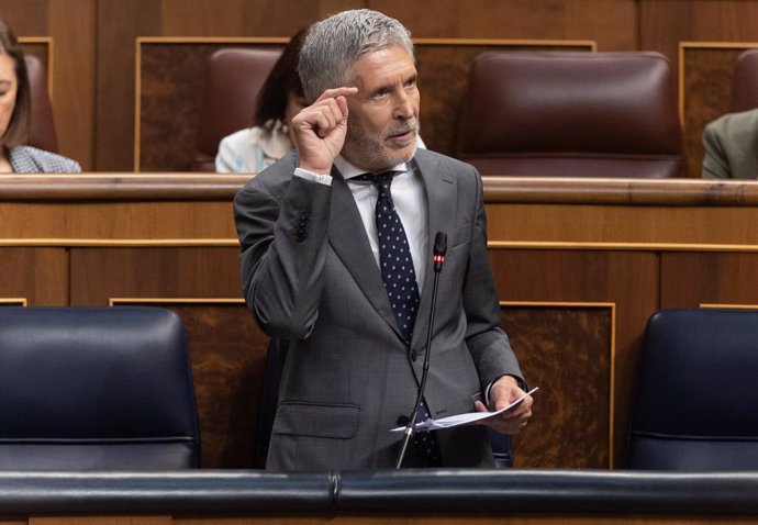 Archivo - El ministro de Interior, Fernando Grande-Marlaska, interviene durante una sesión de control al Gobierno, en el Congreso de los Diputados, a 26 de junio de 2024, en Madrid (España).  La financiación singular para Cataluña protagoniza hoy la sesió