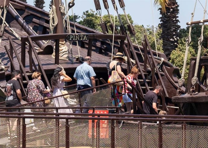 Archivo - Visita al Muelle de las Carabelas.