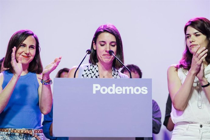 Archivo - Las dirigentes de Podemos Irene Montero,  Ione Belarra (i) e Isa Serra (d), durante la jornada electoral de elecciones europeas, en la sede de Podemos, a 9 de junio de 2024, en Madrid (España). 