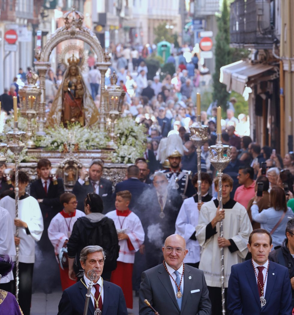 El alcalde de Valladolid, Jesús Julio Carnero, en la procesión de la Virgen de San Lorenzo.