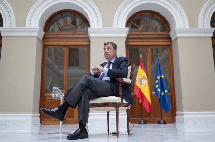 El ministro de Agricultura, Pesca y Alimentación, Luis Planas, durante una entrevista con Europa Press, en el Ministerio de Agricultura, a 6 de septiembre de 2024, en Madrid (España). Planas es un inspector de trabajo y político español que actualmente es