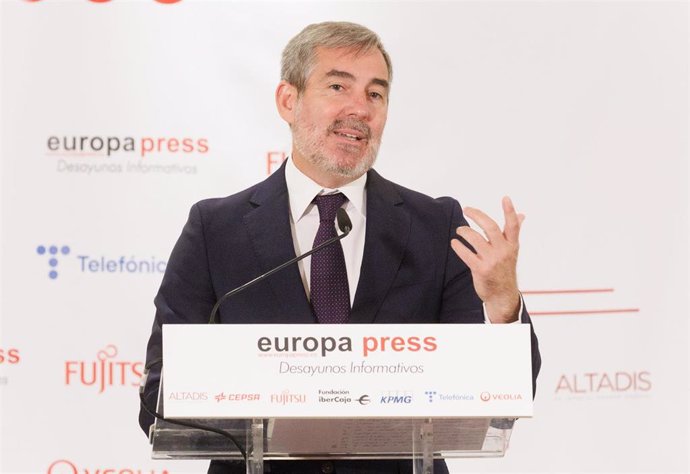 Archivo - El presidente del Gobierno de Canarias, Fernando Clavijo, interviene durante un desayuno informativo de Europa Press, en el Hyatt Regency Hesperia Madrid, a 5 de octubre de 2023, en Madrid (España).